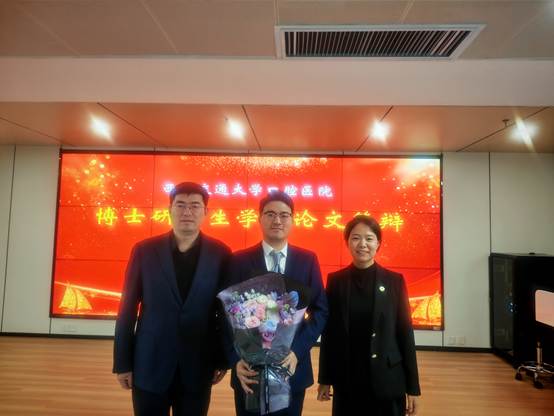 穿西装的男人站在一起 AI 生成的内容可能不正确。